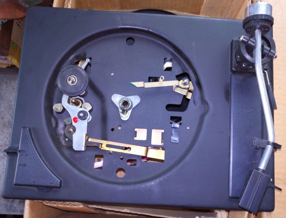 Электропроигрывающее устройство