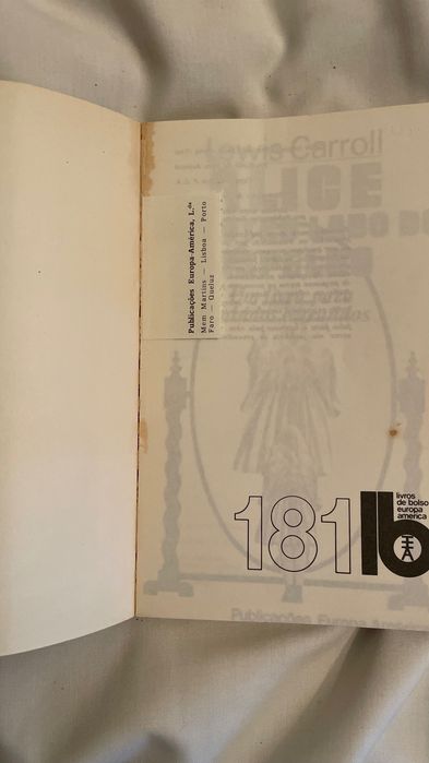 Livro Alice Do Outro Lado Do Espelho
