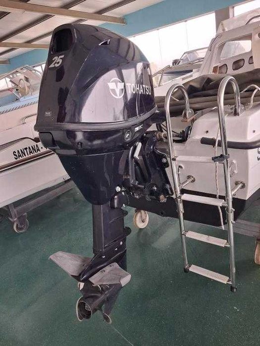 Barco OBE 4.70 com o motor TOHATSU 25HP  com trime 4T.