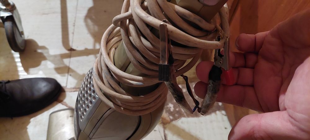 Пылесос на 12 вольт в машине можно включать