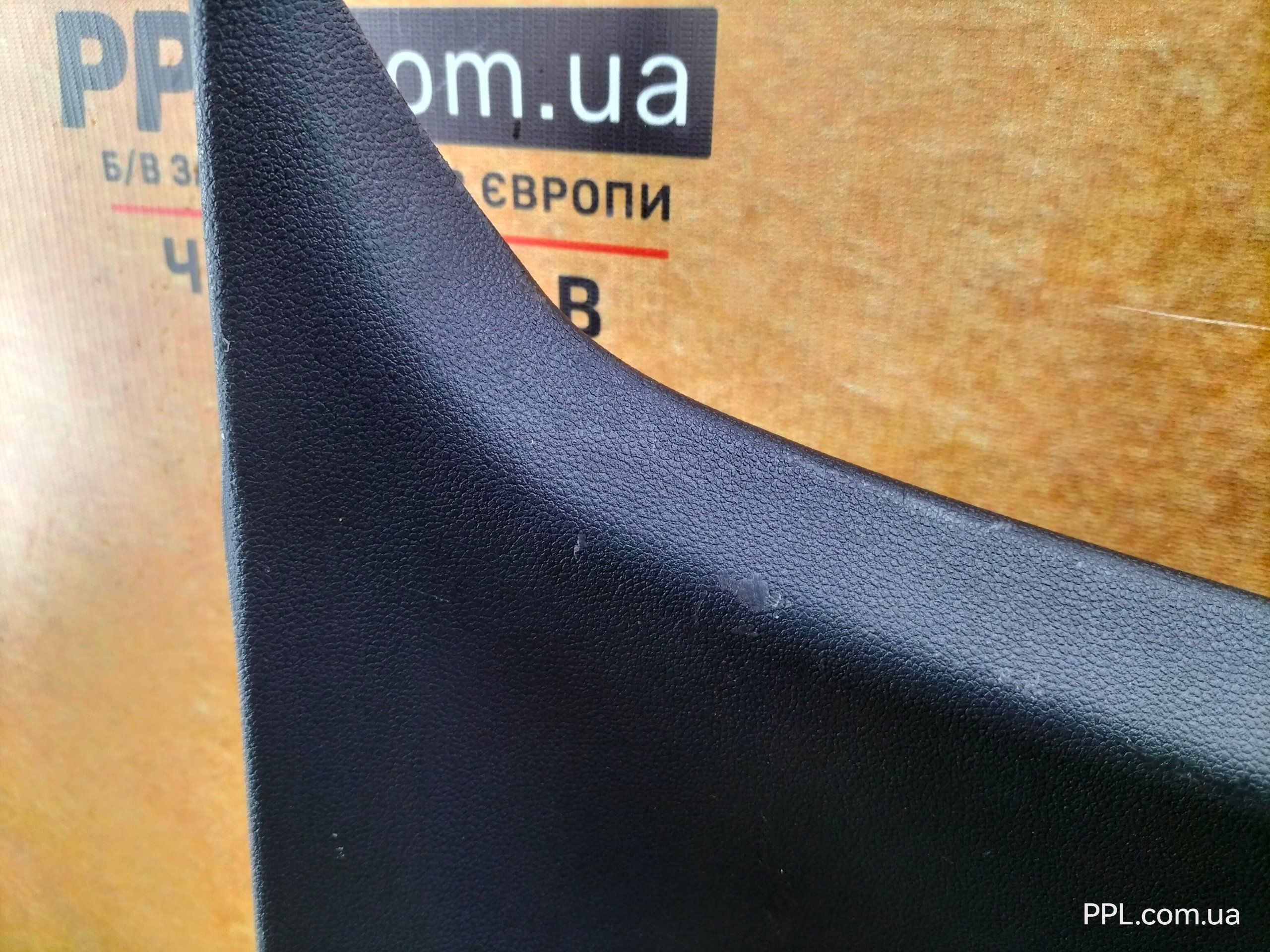 VW T-Roc 17- Накладка обшивка карта крышки багажника 2GA867605D