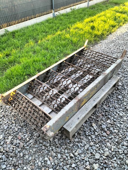 Schody schodki podest metalowe kanał samochodowy