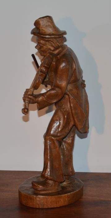 Estatueta esculpida em Madeira Maciça – Músico Violinista