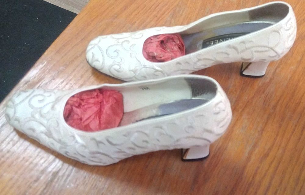 отдам обувь 36 размера