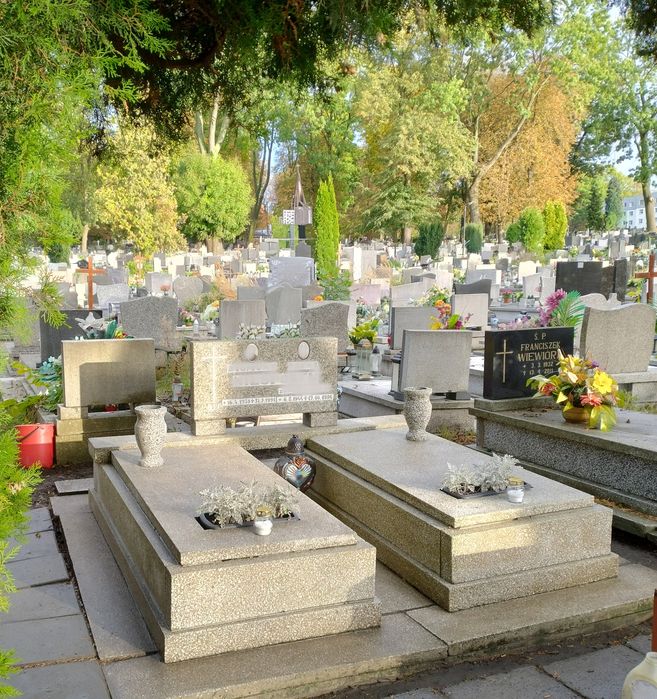 Sprzątanie, czyszczenie, mycie grobów przed 1 Listopada | Śląsk | - Od