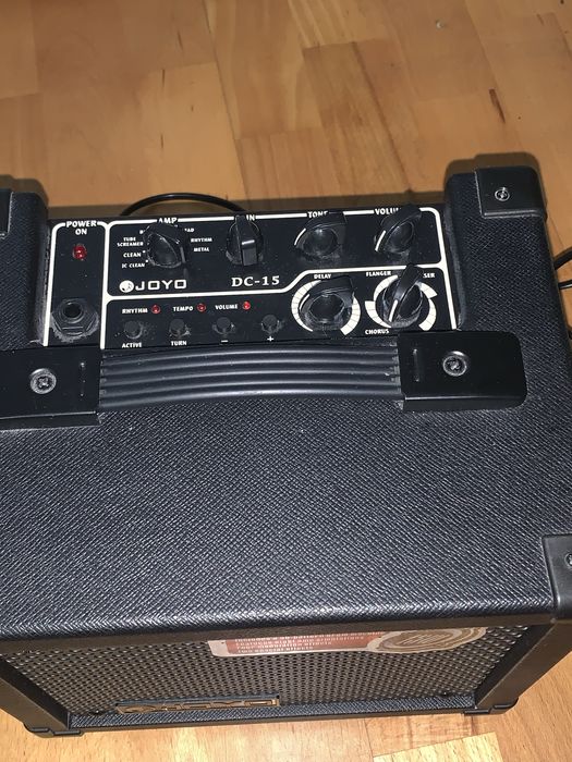 Gitara Yamaha Pacifica 112j razem z wzmacniaczem oraz kablem.