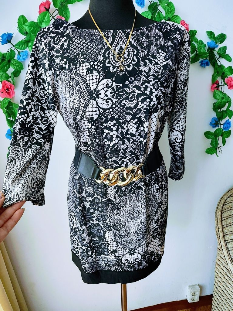 Czarna sukienka w koronkowy wzór elegancka  xl 42