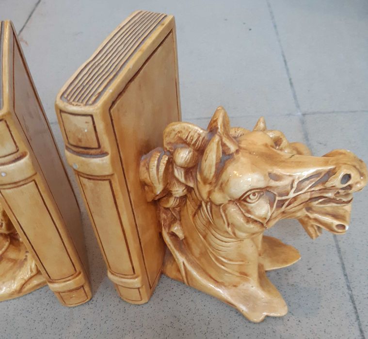 Magnificos Ampara Livros, antigos em faiança Portuguesa