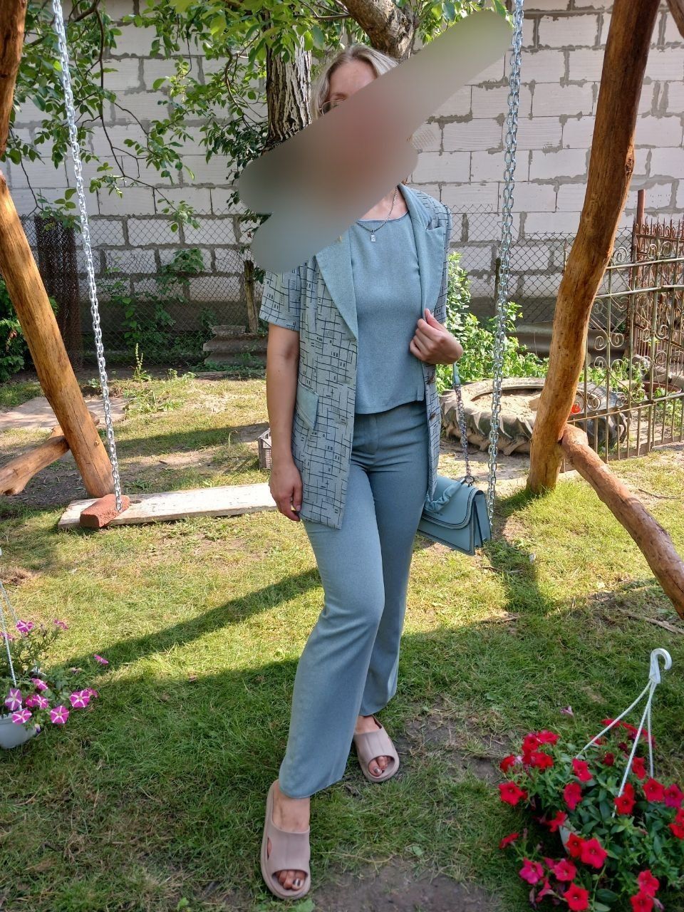 Продам костюм хакі тройка