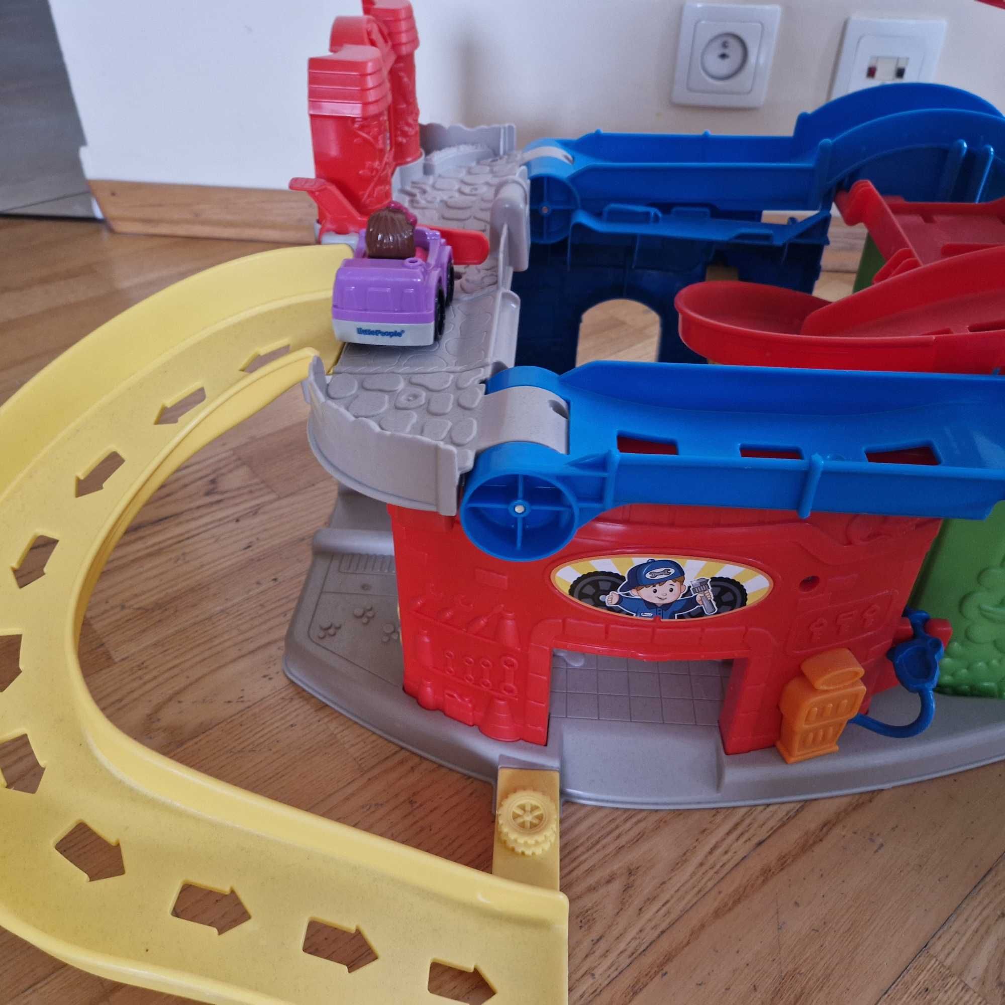 Tor,garaż samochodowy Fisher Price 2 w 1