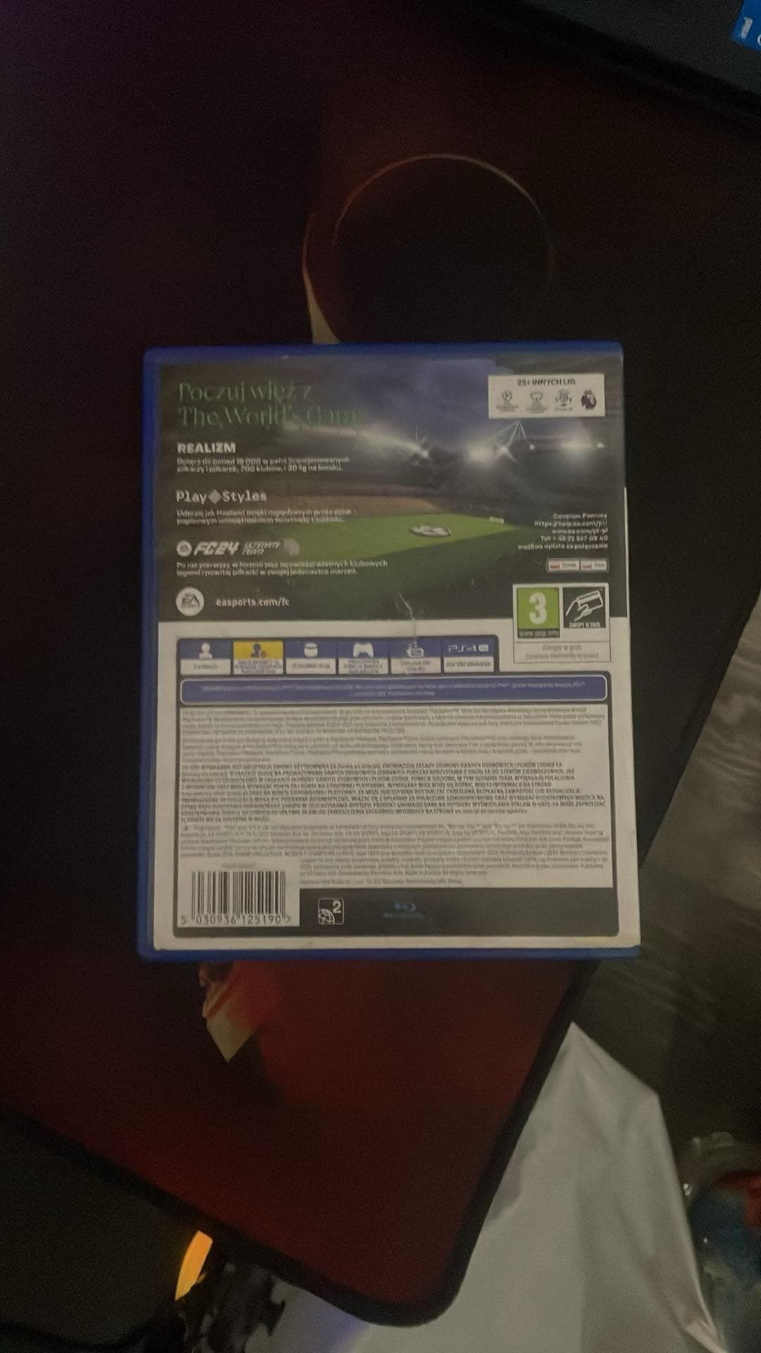 FC 24 PS4 płyta z pudełkiem