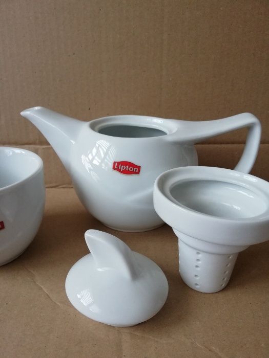 Lipton - filiżanki z dwoma czajniczkami