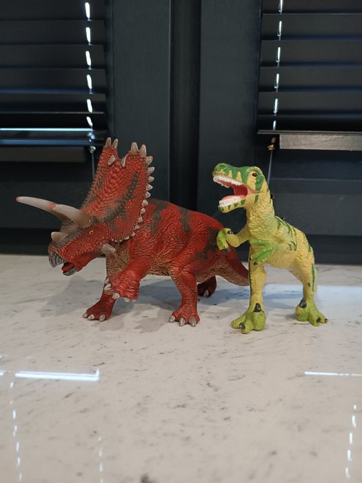 Dinozaur Triceratops raptor figurka Jurassic world Jurassic Park