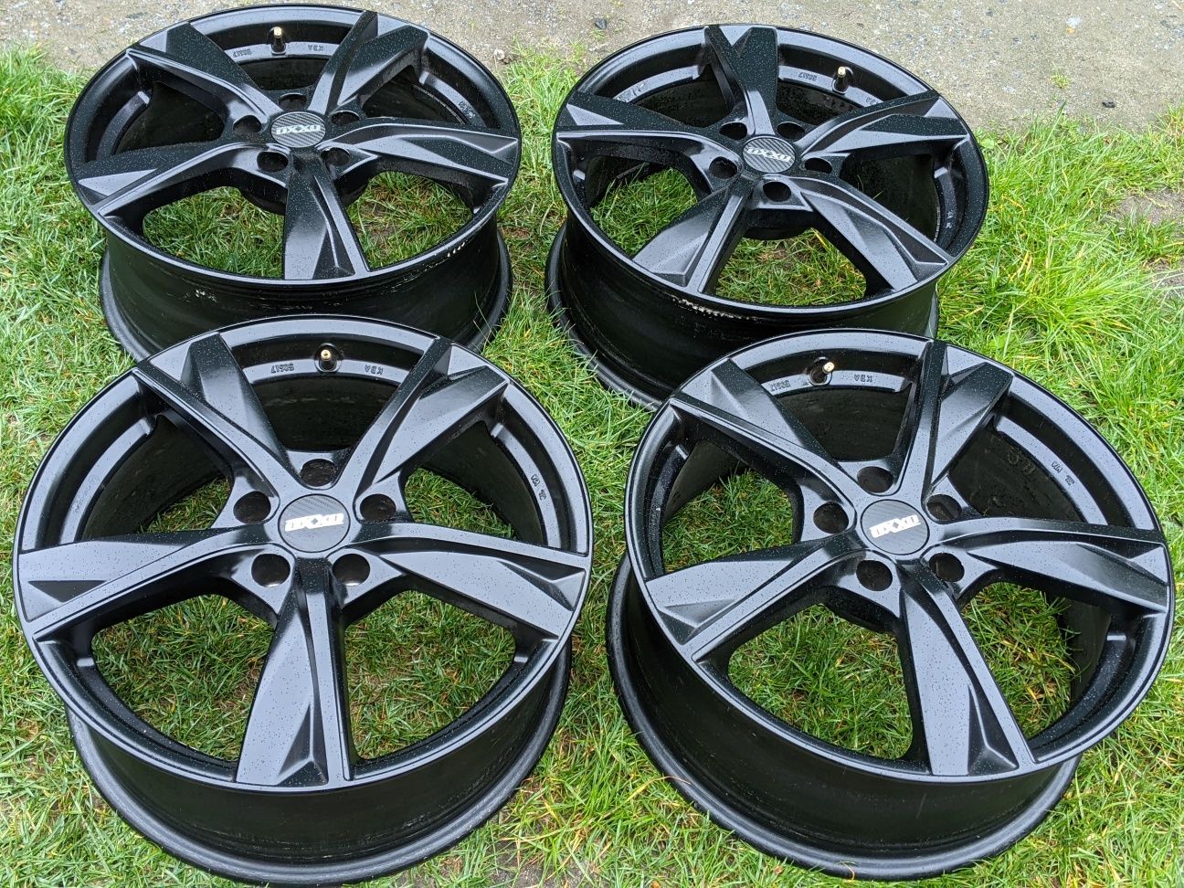 Шикарні чорні R18 5x114,3 18 nissan toyota renault subaru