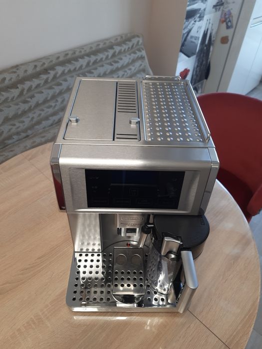 Кавомашина DeLonghi Primadonna.