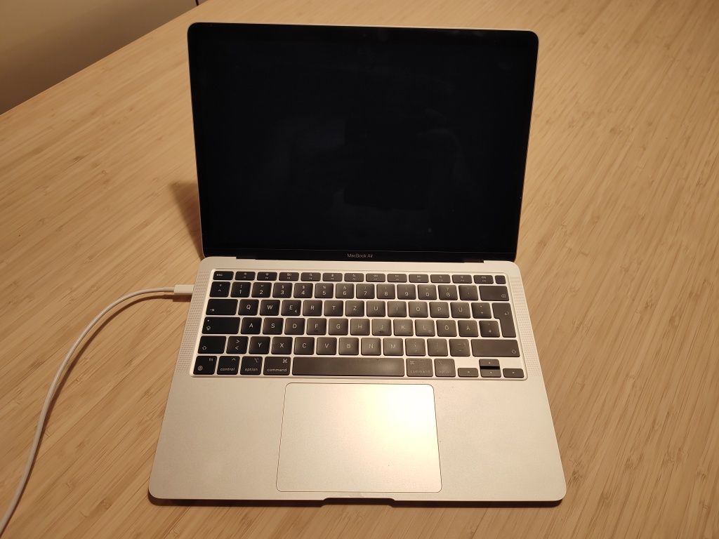 Apple MacBook Air 13,3 " Intel i3 1,1/8/256 GB SSD