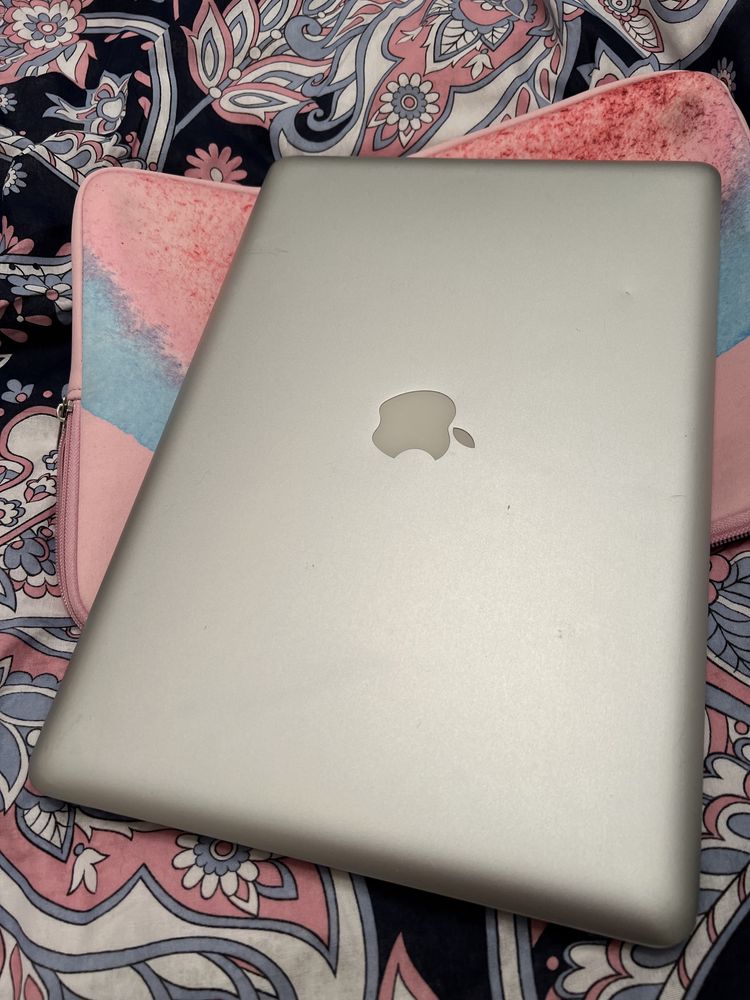 MacBook Pro 15” 4gb