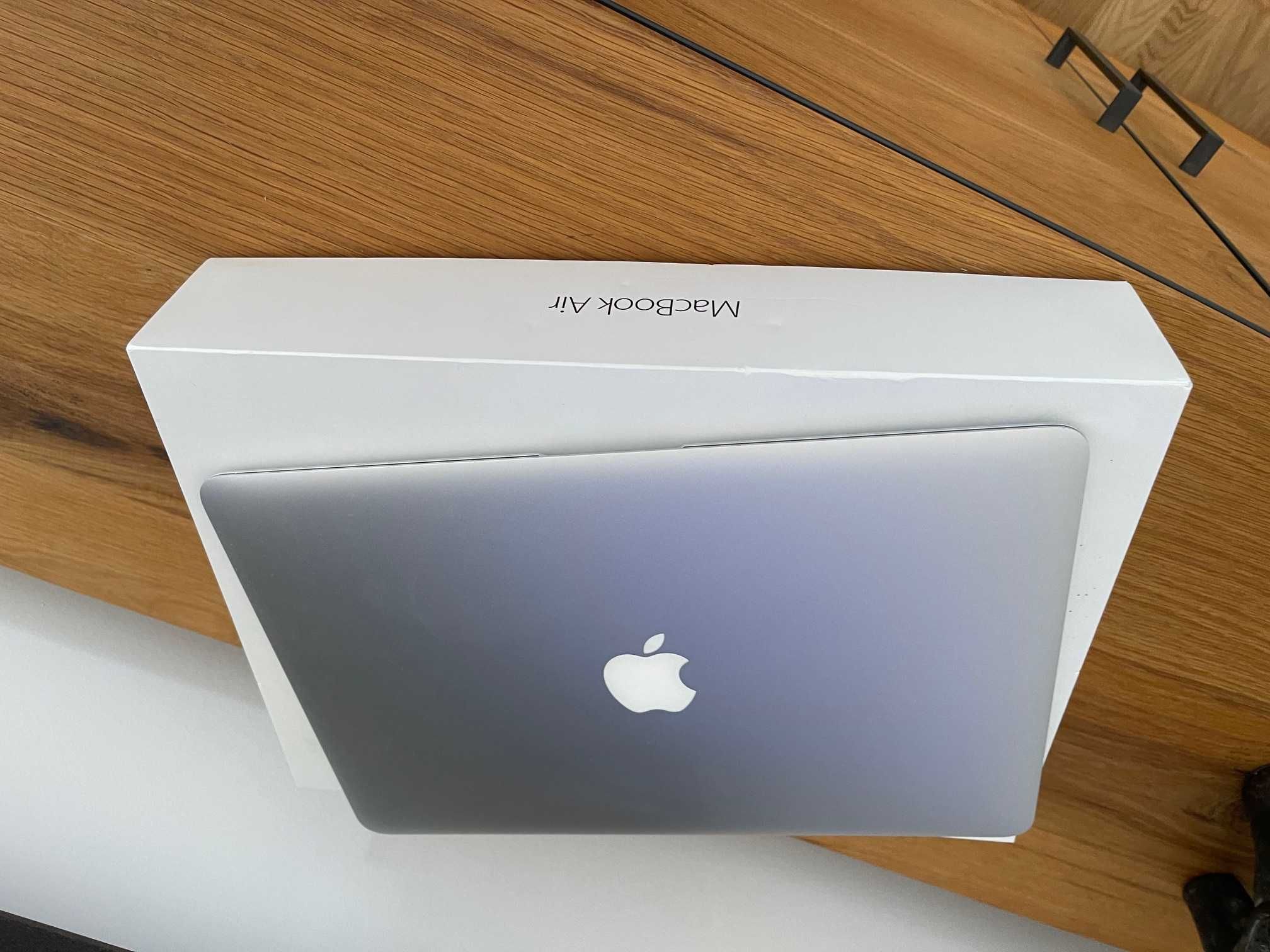 MacBook Air i5 w super stanie