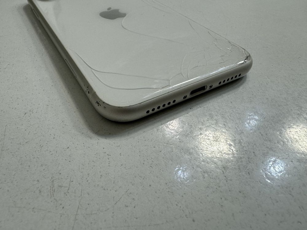 Iphone 11 256gb neverlock White 200$