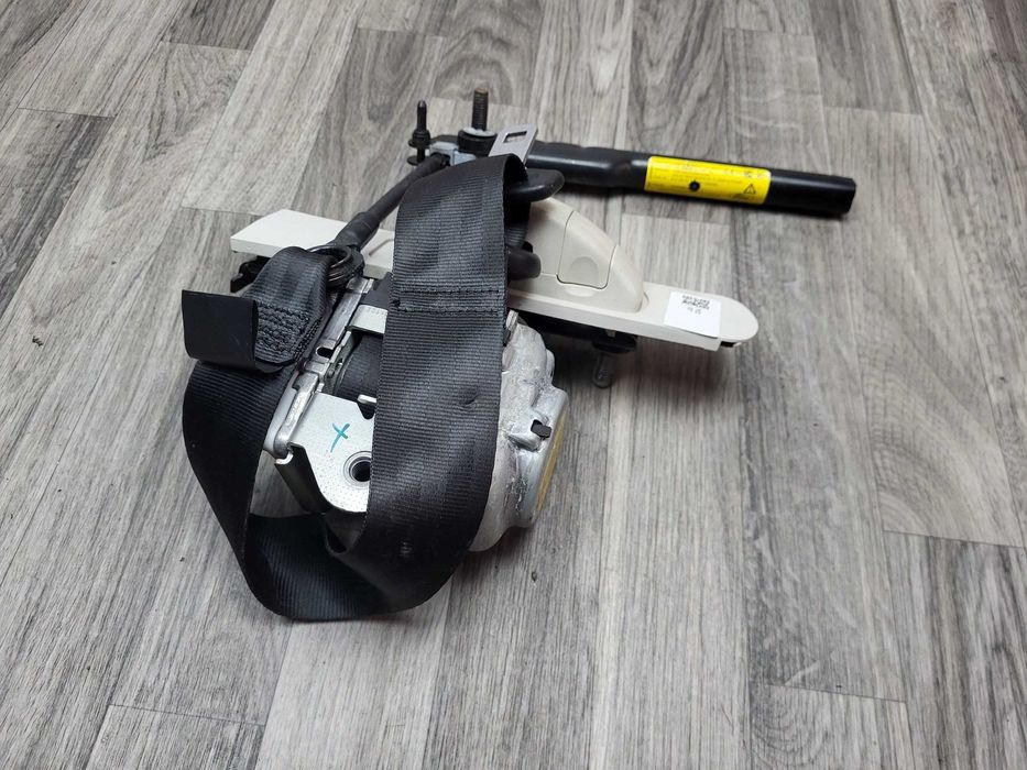 FORD ECOSPORT przedni prawy zwijacz pasa bezpieczeństwa z napinaczem