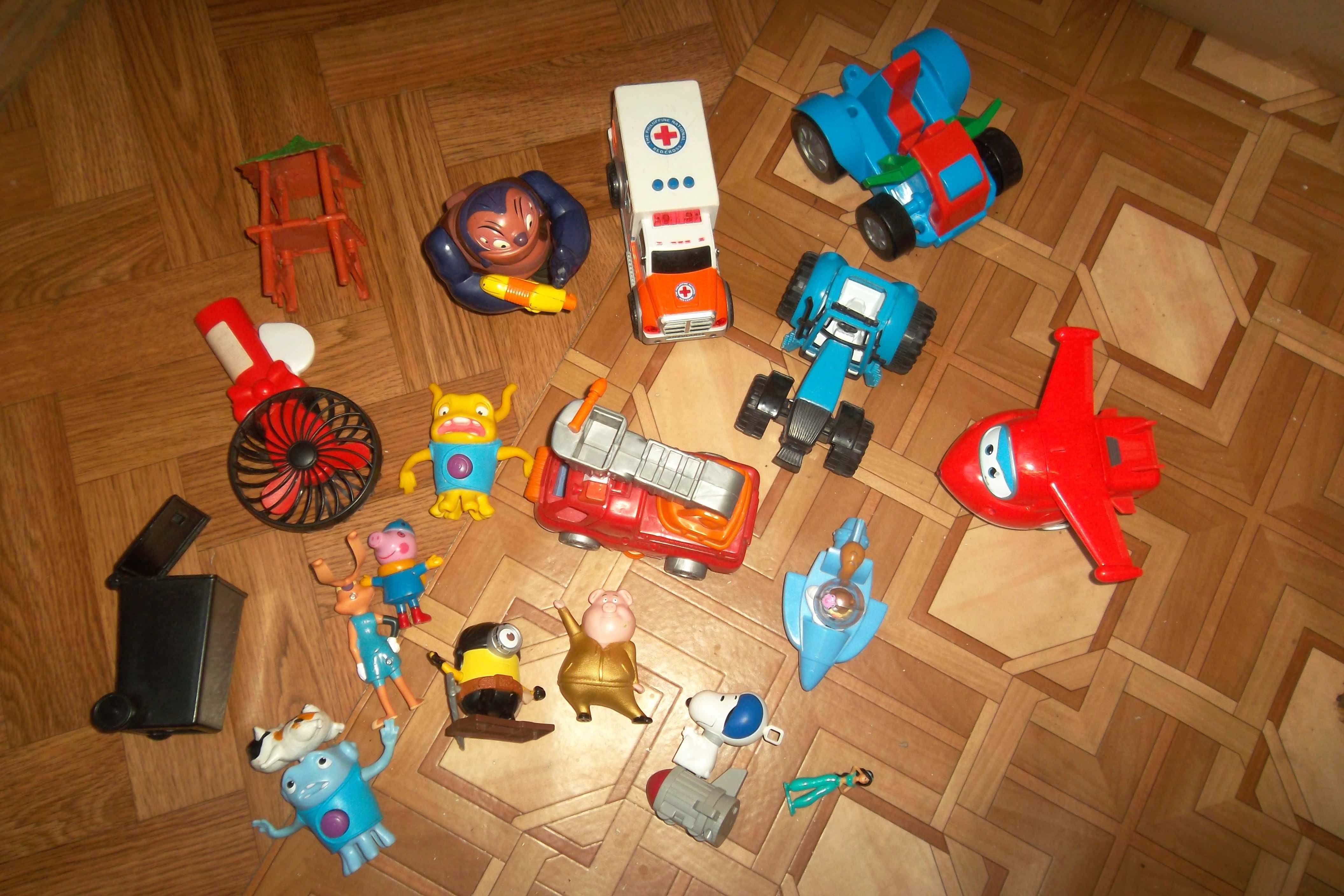 Огромный лот игрушек (машинки,миньйон,герои мультфильмов)