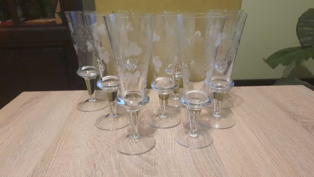 Zestaw 9 krysztalowych kieliszkow do wina vintage z czasow prl.
