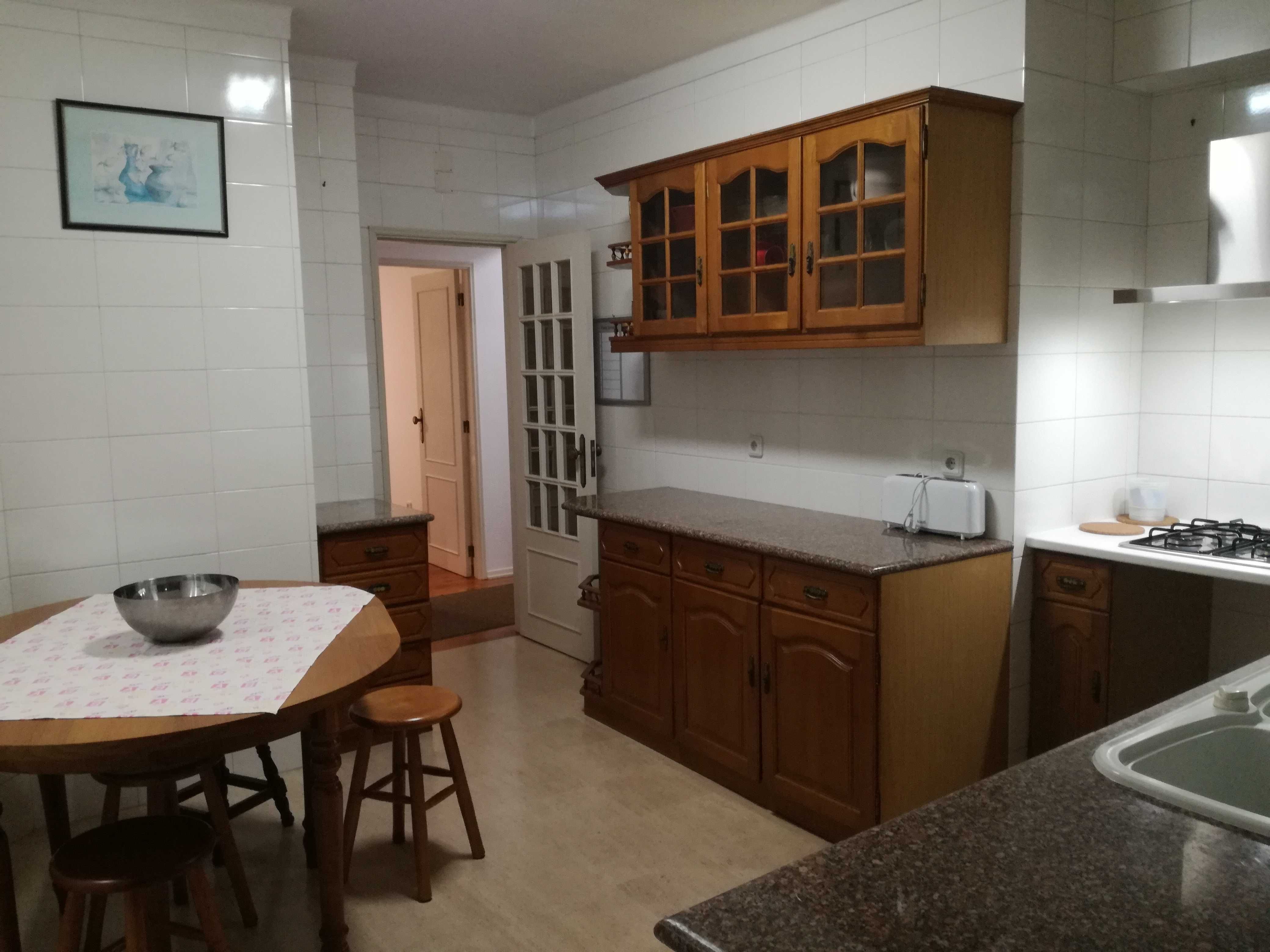 Quarto estudantes *central* em Leiria