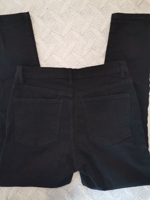 Jeans pretas cinta subida Lefties