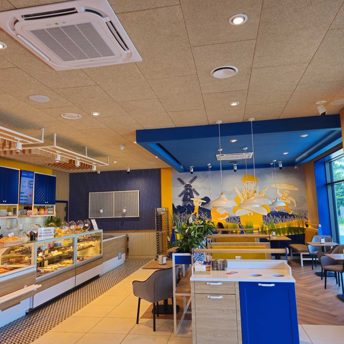 Sufit podwieszany kasetonowy modułowy Heradesign wióry drzewny Hera