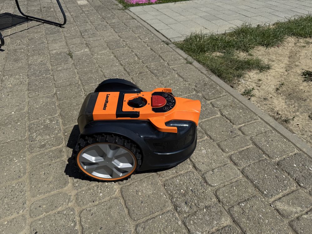 Robot koszący LawnMaster VBRM16