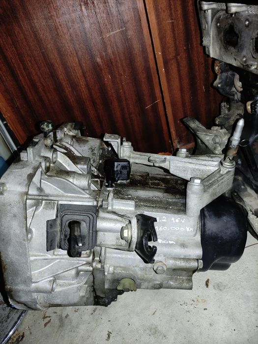 Vendo caixa velocidades clio 2 - 1.2 16v 2001