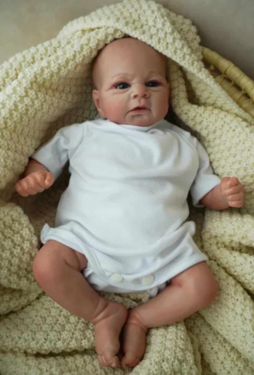 Realistyczna lalka typu Reborn bobas z otwartymi oczami prezent