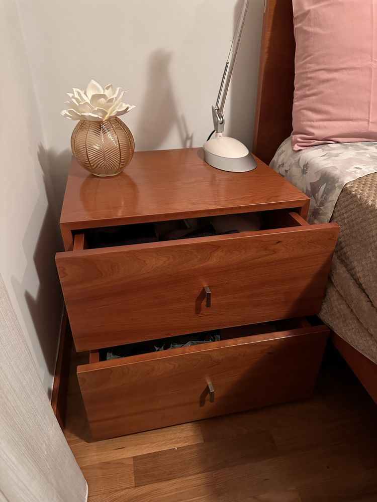 Mesa de cabeceira em ótimo estado