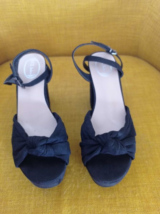 Sandálias plataforma pretas