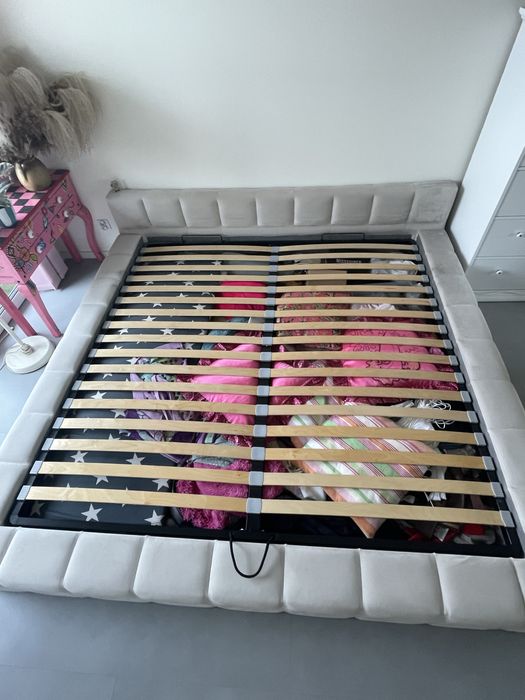 Łóżko do sypialni tapicerowane 200x200