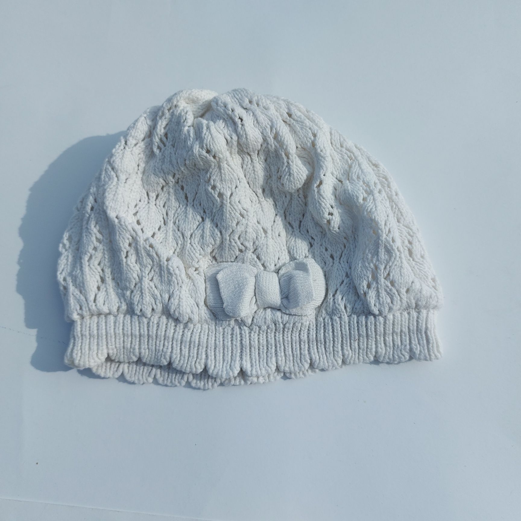 Biała czapka dziewczęca H&M 86-92