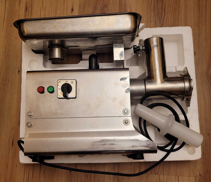 М'ясорубка Промислова Altezoro NLS 8