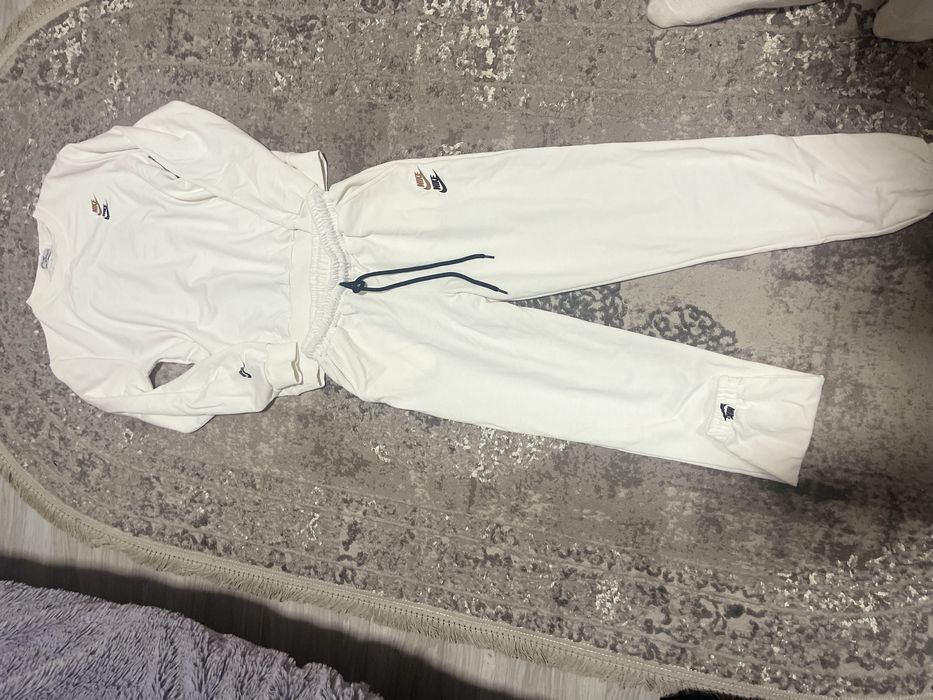 Спортивний жіночий  костюм