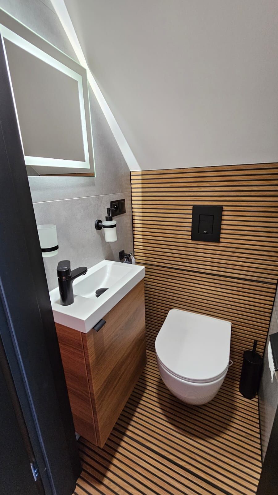 Wolne terminy, dom letniskowy z prywatną plażą i jacuzzi nad jeziorem