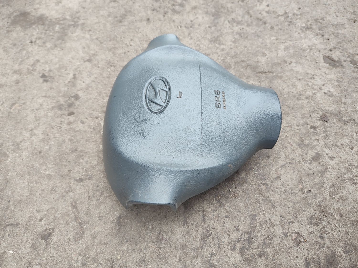 Продам водительскую подушку безопасности airbag на hyundai santa fe 1