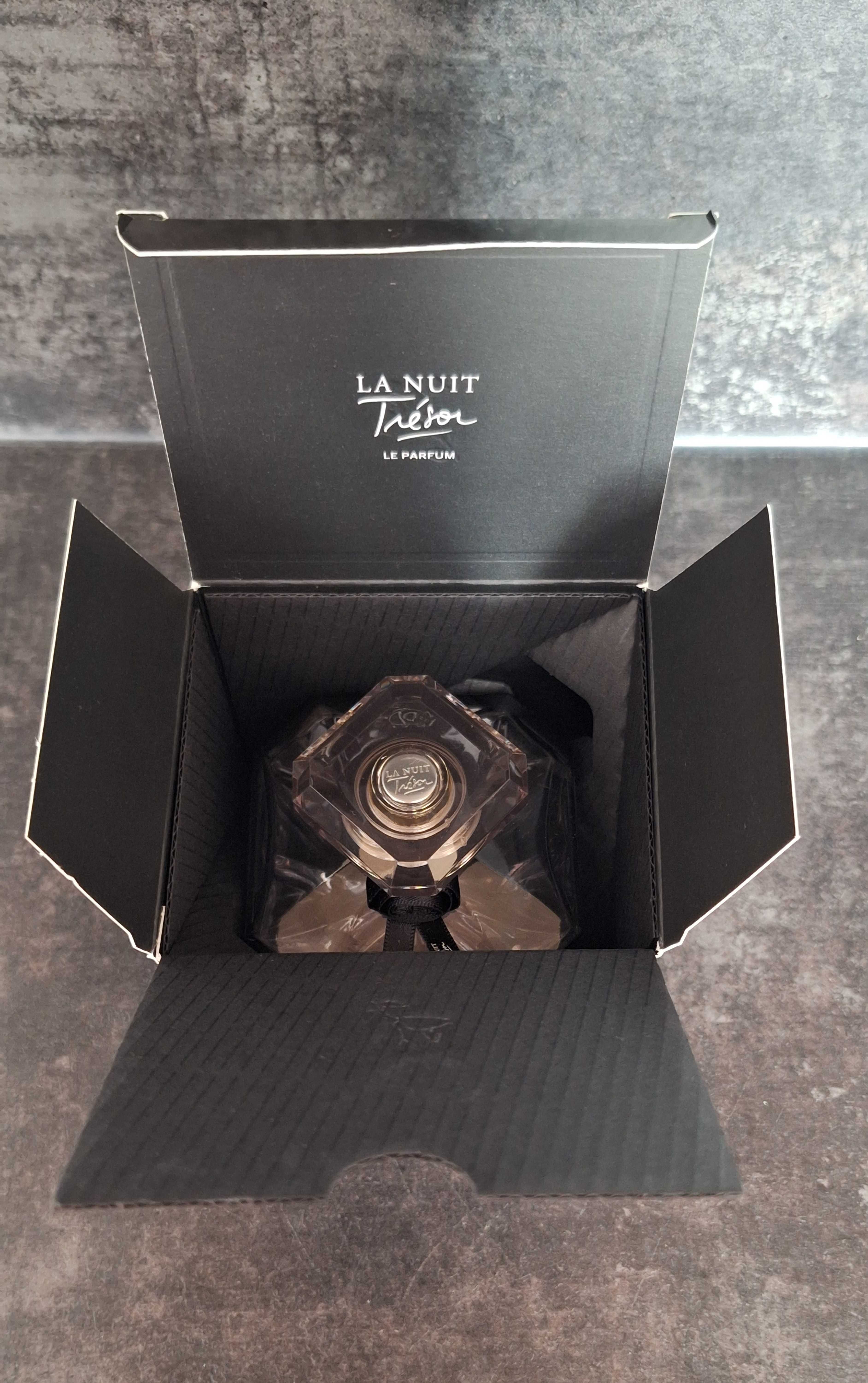 Falkon i karton po perfumach LANCOME
