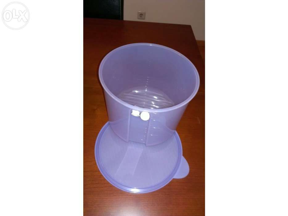 tupperware novo fresquinha redonda e alta,capacidade mais de 2 l.