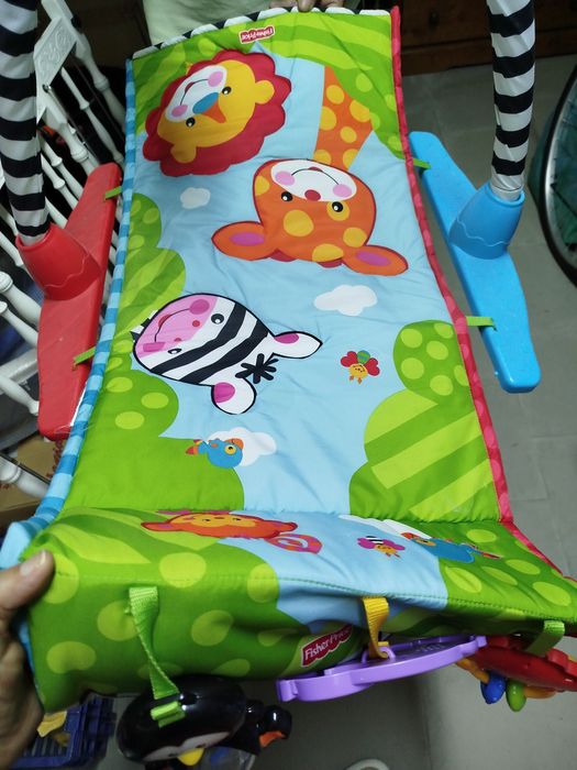 2 artigos: Parque infantil Brevi e tapete lúdico