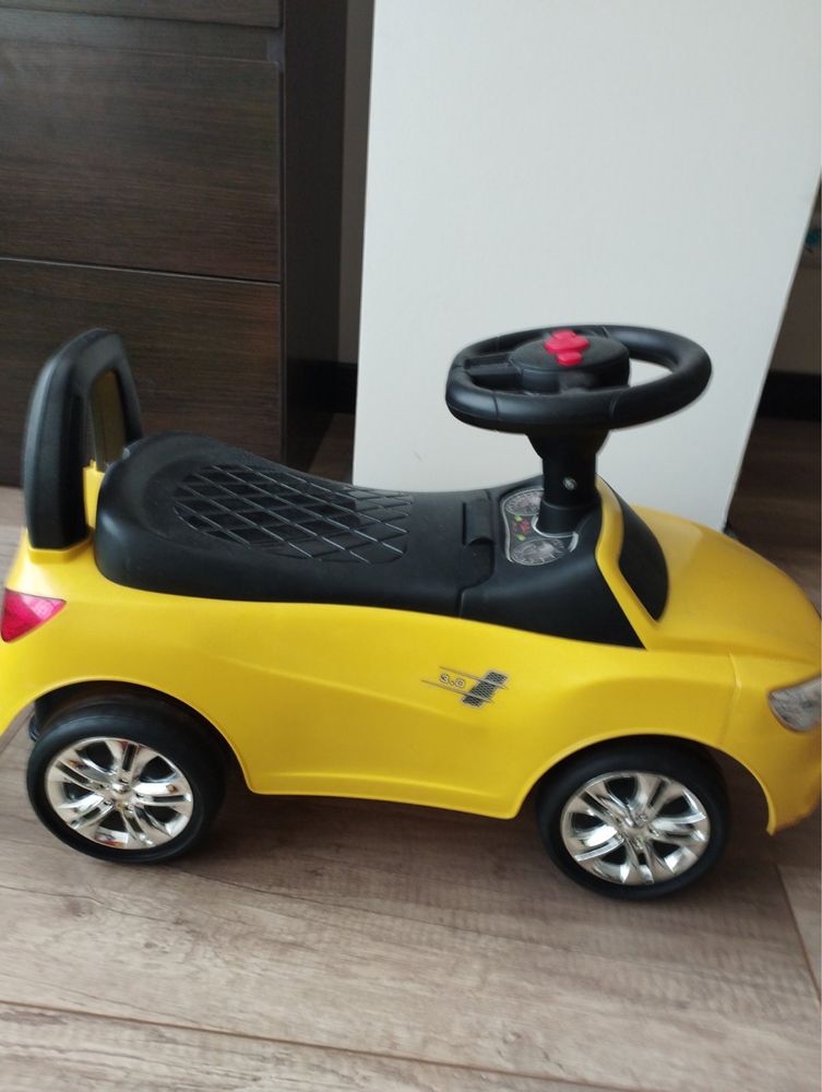 Толокар каталка машина дитяча дитячий автомобіль стан ідеальний