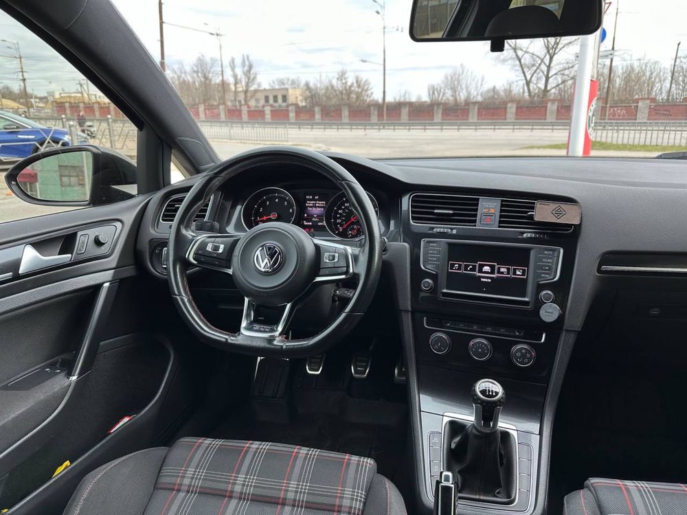 Volkswagen Golf GTI