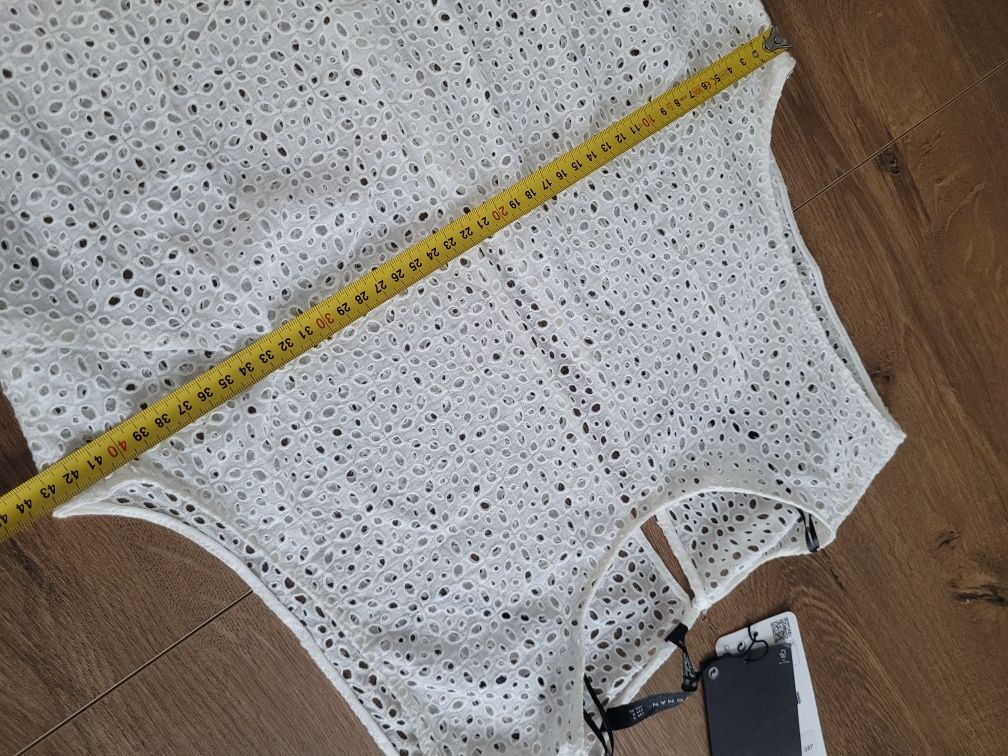 Azurowa sukienka zara w rozmiarze S