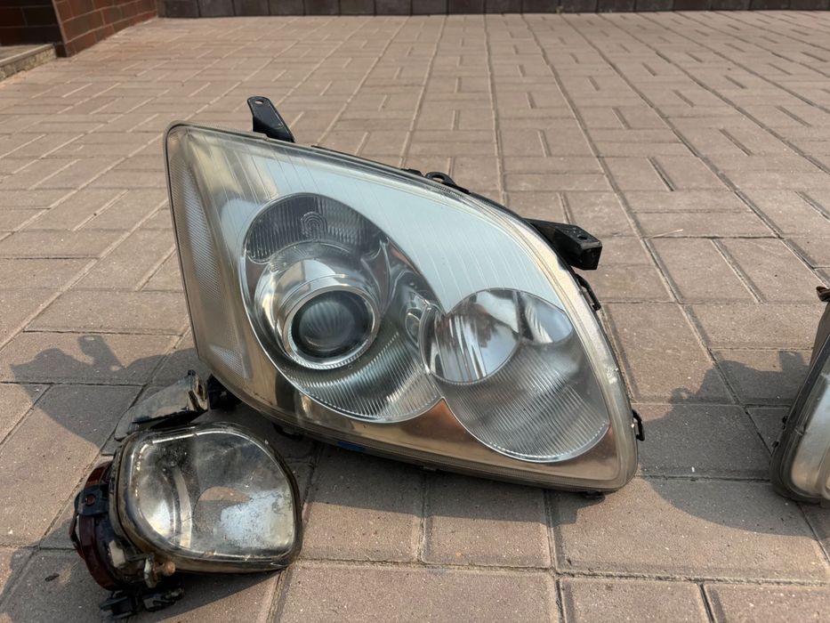 Фары Avensis t25 xenon