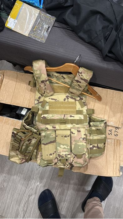 Colete multicam com 3 porta carregadores