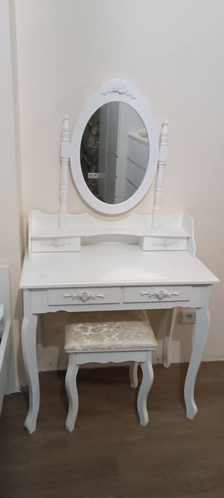 Toaletka  z krzesełkiem