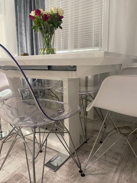 Stół rozkładany + 6 krzeseł